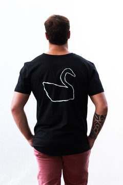 CAMISETA CISNE RASCUNHO na internet