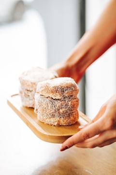 Alfajor de ddl y coco keto Dabin Fit. Sin gluten.