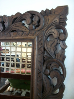 Imagen de Espejos con marco de madera tallada