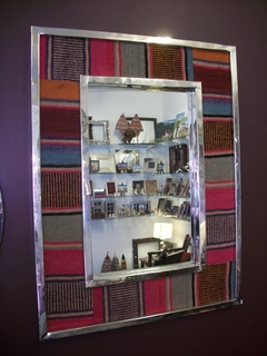 Espejo con marco de alpaca y manta de telar - tienda online