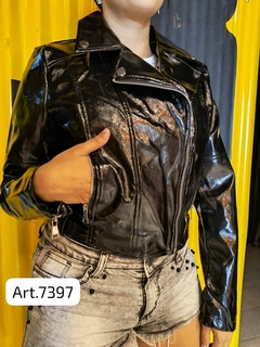 Art.7397 Campera Semil cuero / Charol VARIOS MODELOS - comprar online