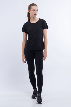 TRAVELER T-SHIRT PRETO - FEM na internet