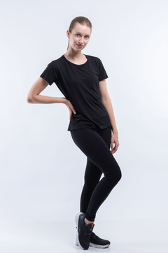 Imagem do TRAVELER T-SHIRT PRETO - FEM