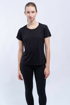 TRAVELER T-SHIRT PRETO - FEM na internet