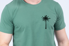 CAMISETA ESTAMPADA ARAUCÁRIA ALGODÃO ORGÂNICO - VERDE INTENSE - MASC - comprar online