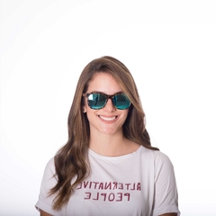 Imagen de Gafas de Sol en Madera y Acetato con lentes azules