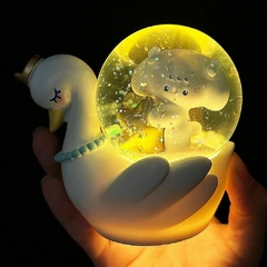 Esfera cristal SANRIO nieve cisne 9,5 cm - comprar online