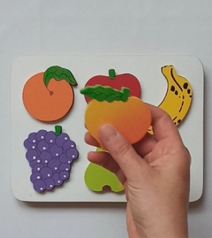 rompecabezas encastre con relieve frutas