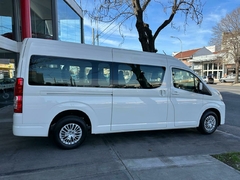 Toyota Hiace 2.8D Commuter 14As 6At 0km 2023