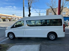 Toyota Hiace 2.8D Commuter 14As 6At 0km 2023 - Roberto García Autos