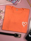 tshirt feminina orange blusa laranja com detalhe de coração no peito, camiseta com gola redonda e manga