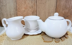 SET TETERA BLANCA+TAZA DE TE+ PLATO ONDITAS+LECHERITA