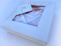 Set mini para bebé en caja de cartulina: bata, rana, gorro, mitones y portachupetes - comprar online