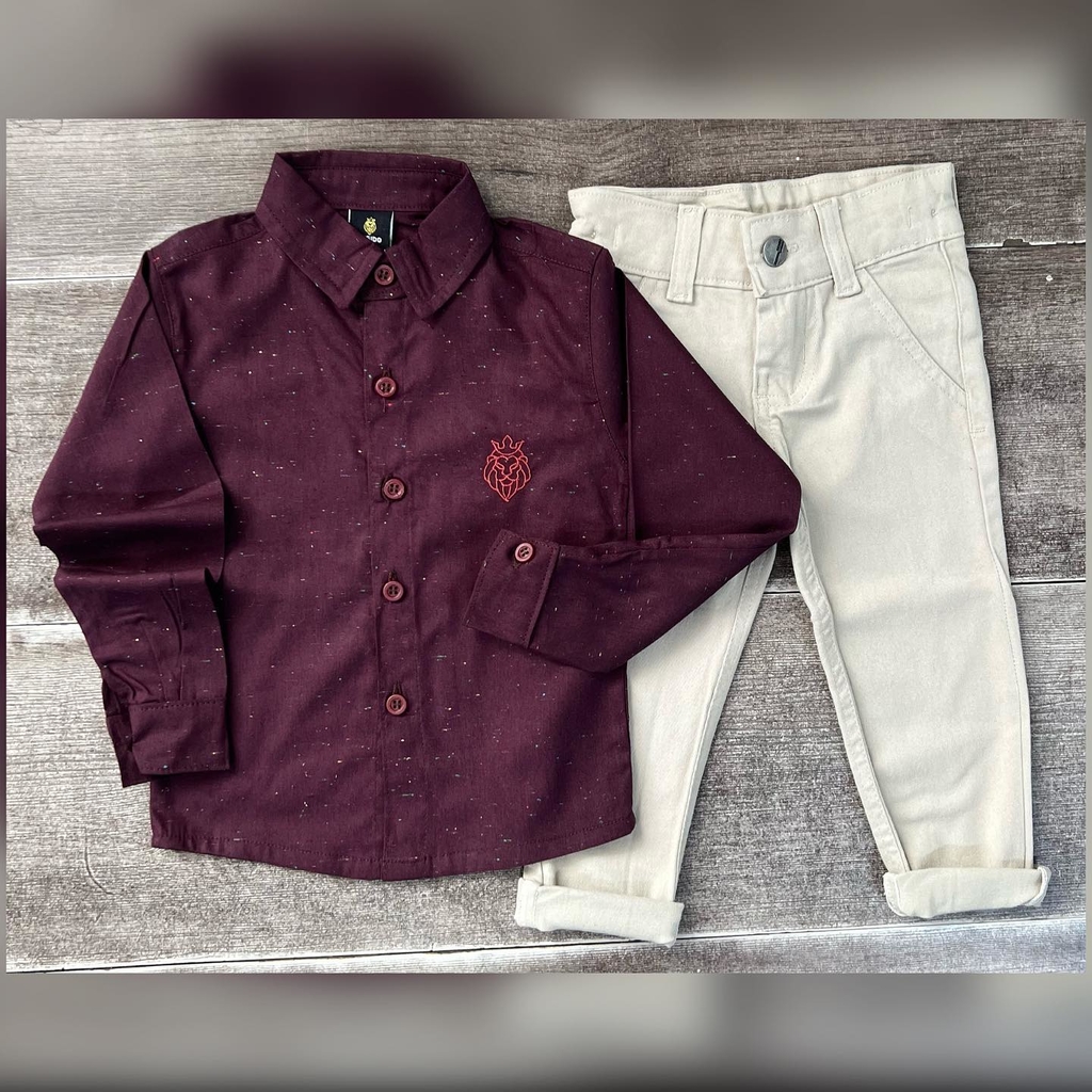 Camisa vinho com calça bege new arrivals