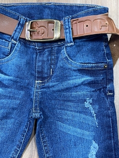 Calça Jeans Tradicional Infantil com Cinto Courinho na internet