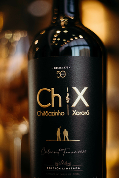 Vinho CH&X Edição Limitada 50 anos Cabernet Franc 750ml + Kit Premium (Caixa Piano + 2 Taças + Homenagem do Artista) - loja online