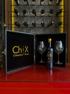 Vinho CH&X Edição Limitada 50 anos Cabernet Franc 750ml + Kit Diamante (Caixa Madeira + 2 Taças + Homenagem do Artista) - comprar online