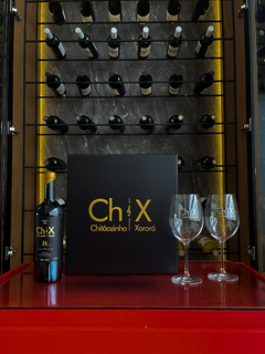 Vinho CH&X Edição Limitada 50 anos Cabernet Franc 750ml + Kit Diamante (Caixa Madeira + 2 Taças + Homenagem do Artista) na internet