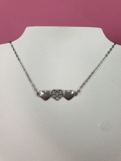 cadena de acero quirúrgico con dije de corazones con strass