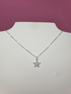 cadena con dije de estrella con strass