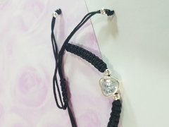 pulsera hilo negro tejido con centro corazon de Acero Blanco con Cubik - comprar online