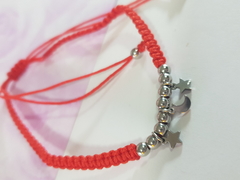 pulsera de hilo rojo tejido con bolitas y dijes de ACERO QUIRÚRGICO - comprar online