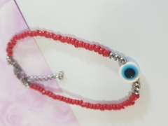 pulsera de mostacillas rojas con bolitas y dije ojo turco y terminal de ACERO QUIRÚRGICO - Freya Showroom