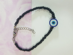 Imagen de pulsera de mostacillas con bolitas y ojo turco de FIMO. Terminal de ACERO QUIRÚRGICO