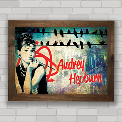 Quadro decorativo de cinema , com pôster da Audrey Hepburn .