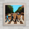 Quadro decorativo com pôster dos Beatles atravessando a rua .