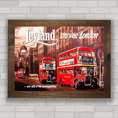 Quadro decorativo foto antiga de Londres com ônibus dois andares .