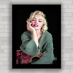 Quadro decorativo de cinema , com pôster da Marilyn Monroe fumando .