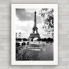 Quadro decorativo com pôster da torre Eiffel em Paris preto e branco .