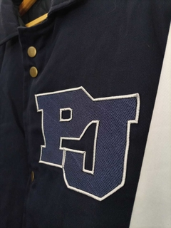 Campera "Pope John Varsity" combinada en internet