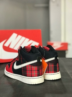 Nike SB Dunk Hi "Plaid Holiday Black Ivory Red White" en internet