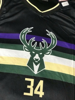 Conjunto NBA importado "Milwaukee Bucks" en internet