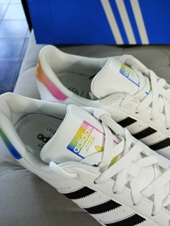 Adidas "Superstar" en internet