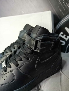 Imagen de Nike "Air Force 1 Mid" G5