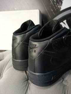 Nike "Air Force 1 Mid" G5