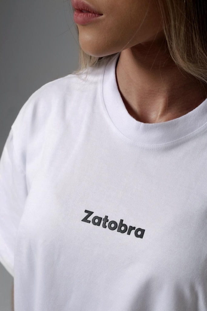 Camiseta oversized branca feminina Inverno Urbano Zatobra