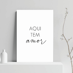 Placa decorativa Aqui tem amor - comprar online