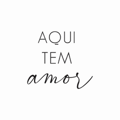 Placa decorativa Aqui tem amor - Quero Decor