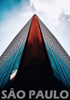 Placa decorativa com fotografia de um prédio estilo arranha-céu na cidade de São Paulo.