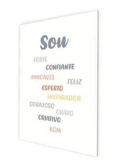 Placa decorativa com a Escrita Sou forte, confiante, amigável, feliz, esperto, inspirador, corajoso, grato e feliz.