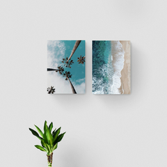 Conjunto de placas com fotografia de mar e areia e coqueiros.