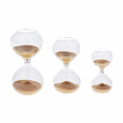 Trio de mini ampulhetas decorativas em vidro nas cores bege e transparente, com tempos de 5 minutos, 3 minutos e 1 minuto.