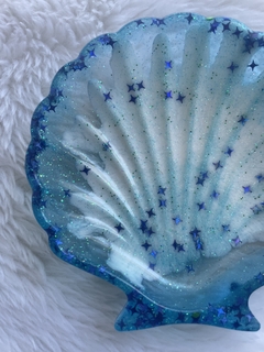 Concha azul com branco e estrelinhas