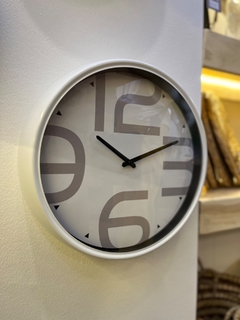 RELOJ DE PARED BLANCO NUMEROS GRISES 40CM