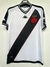 Camisa de futebol branca com faixa diagonal preta e detalhes em vermelho, com o escudo do clube e estrelas na parte superior.