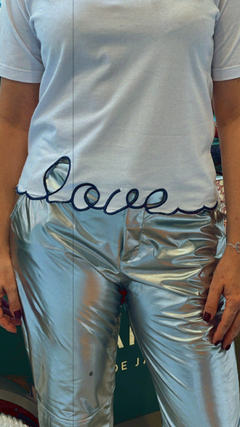 Camiseta Cropped LOVE na internet